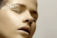 
Photographie : Pierre Dal Corso
Make-Up : Griphée
Manucure : Kamel Bouri
Modèle : Camille Goix