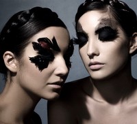 Photographie : Hilda Clem
Make-Up : Griphée
Coiffure : Hilda Clem assistée de Griphée :)
Modèles : Kâlyane et Natacha