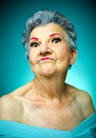 Maquillage : Griphée
Photographe : Pascal Pinson assisté de Jérémie Lortic
Modèles âgées de 80 à 95 ans!
